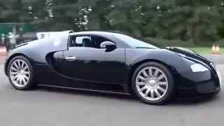 Drag Race: Bugatti Veyron vs La Ferrari