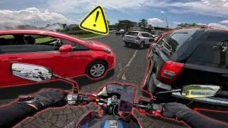 Se cruz&oacute; sin avisar (y casi me lo llevo) 🐦&zwj;⬛ Migajeando pedidos de Uber