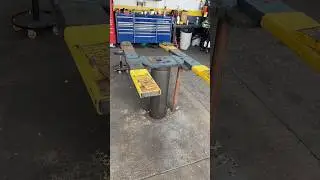 Каково это &mdash; работать в автомастерской старой школы?