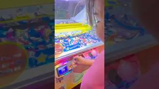 KHAYRA BOCIL MAIN MESIN CAPIT PERMEN MINI DI FUN WORLD MALL 🥰 TEBAK DAPET GAK ? #shorts