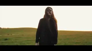 Стоковая съемка | Девушка в поле | Green Ranch