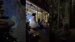 Lichtjesavond in Zoetermeer. Welke etalage gaat winnen? #lichtjesavond #kaarsen #kerst #shorts