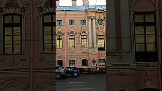 Движемся с тобой по бойкому,неугомонному Невскому пр.к дворцу Строгоновых. Санкт-Петербург.