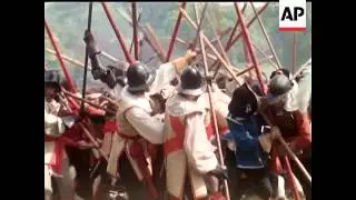 SIEGE OF WARWICK CASTLE - COLOUR