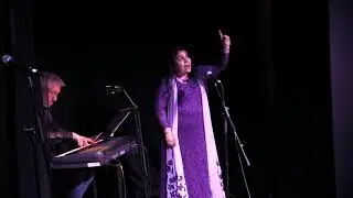 Anna sings -