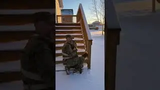 😹 🐈&zwj;⬛ Giant Lion Cat jumps on Soldier Dad! Watch the epic surprise