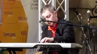 Mike Kaufman - Medley (Piano at the festival #F&ecirc;teDeLaMusique @Lviv 2015) #FolkRockVideo