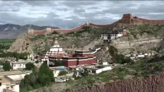 The Pelkor Chode monastery and the old town of Gyantse (Tibet - China)