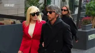 Donatella Versace y su poderoso traje 'rojo Valentino' para despedir al diseñador en Roma