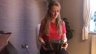 Eas Dhún Lúiche / Round the House and Mind the Dresser - Caitlín Nic Gabhann