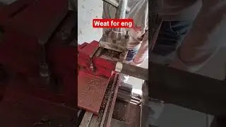 लेथ मशीन पर पाइप में चूड़ी कैसे बनाते हैं | Pipe Threading on Lathe Machine #shorts