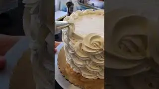 how to make a PERFECT rosette cake #cakedecorating
