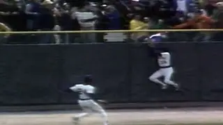 1982 ALCS Gm5: Edwards makes leaping catch at wall