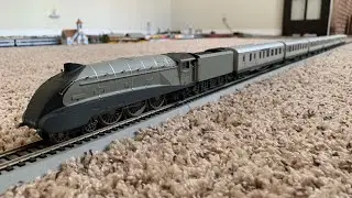 A model of UK LNER &ldquo;Silver Jubilee&rdquo; express train with Gresley A4 &ldquo;Silver Link&rdquo; steam locomotive.
