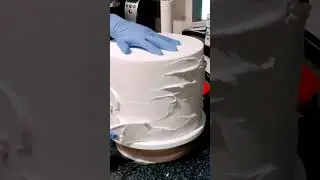 &ldquo;Frosting&rdquo; a faux cake for display #fauxcake #cakedisplay #diy #diycrafts #diyprojects #dessert