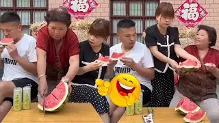 The son wouldn't let his mother eat watermelon, and the daughter-in-law immediately reacted!
