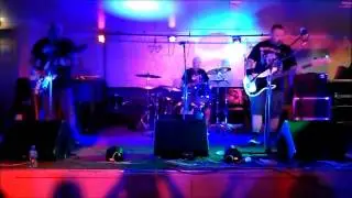 THREE MINUTE HEROES - DOES YOUR MOTHER KNOW (LIVE AT FIFE PUNKFEST)