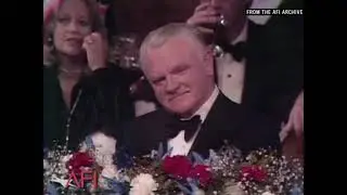Боб Хоуп на церемонии вручения премии AFI Life Achievement Award Джеймсу Кэгни