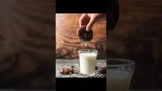 Dunk and eat 😋 #cookiesandmilk #doublechocolatecookies #sweettreats #nairobibakery #saritcentre