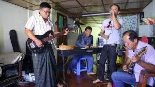 မြန်မာငွေ ၈ထောင်ကျပ်တန်မိုက်နှင့် ကိုယ်ပိုင်သံစဥ်သီချင်းတစ်ပုဒ်  ချစ်တိုင်းလည်းမညား သွေးနီ