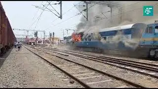 Train set on fire at #Chaprastations during #Agnipath scheme protest
