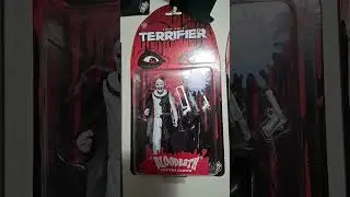 terrifier figures! #horror #batmanoriginal #viral #halloween #arttheclown #terrifier #palegirl #tots