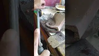gumagawa po kami ng heart pendant.. mag melt muna kami ng mga scrapped gold ..