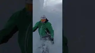 Snowboarding session in pow #snowboarding #snowboard #deepsnow #snowriding #winter #mountainride