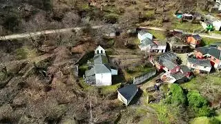 Valdeorras. Pueblo de Domiz y la Ermita de San Antonio.