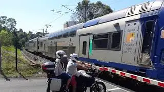 Train au passage &agrave; niveau de ranguin