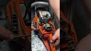 adjust the carburetor for the chainsaw #motosserrasbussolotto #husqvarna #motosserra