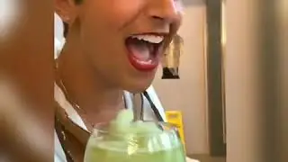 نوره العميري في موسم الرياض مع صديقاتها كسرتهم داخل السيارة جننت هم اتحدى حد ما يضحك بلمقطع😂😂😂