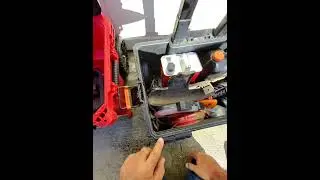 Тестирование ящиков для инструментов Milwaukee и Ridgid в воде