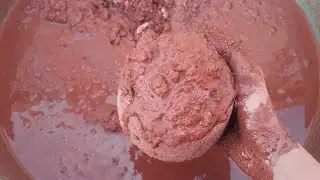 ASMR:Pure gritty soft red dirt crushing in water