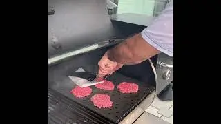 How to make the ULTIMATE BURGER on the REC TEC GRILL
