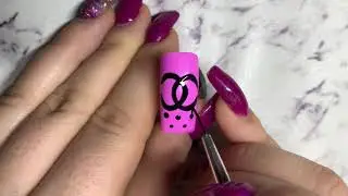 ИНСТРУКЦИЯ: Простой урок по дизайну ногтей &mdash; Dripping Chanel &mdash; Тренды 2020 года