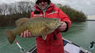 GIANT!!! 7.1 pound spring smallmouth bass on the lower Niagara!!