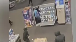 Cake of the Week: Best Buy Staff uses NFL Defense to Stop Thieves