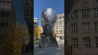 Вращающаяся скульптура головы Франца Кафки 🤯🇨🇿 #путешествия #красивыенаправления #путешествия #видеоблог
