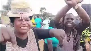 Angry women in Kitale ripped up KSh100 notes after the promised KSh1,500 bonus at a UDA event.