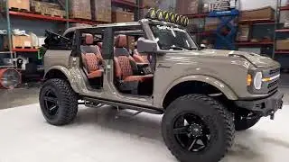 2025 Ford Bronco Stallion Gloss Marsh Gray - Cowboy Saddle Interior - B25775