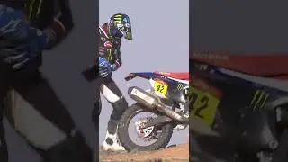 Could you fix this? 🧰 Coz Adrien surely can! #dakar2026 #motorsport #automobile #racing #motorbike