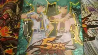 leo and luna's exclusive tin opening
