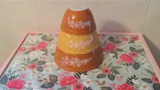 Vintage Pyrex - Butterfly Gold Mixing Bowl Set - 1979 Redesign
