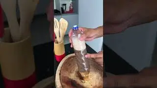 Mix lemon with Coca Cola and see what happens! An amazing homemade trick!