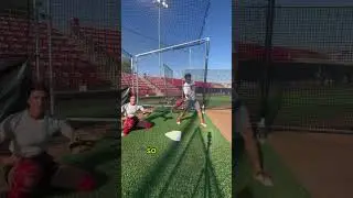 Catching tip : Distance Awareness from our batter! 📝👀🙌🏻 Fast-pitch Pro @kaylakowalik giving