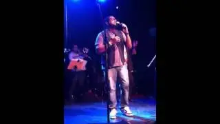 Marquinho OS&oacute;cio e Banda Signus no Lapa 40graus