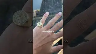 Why do gangsters always wear a ring on their pinky? 💍 #signetring #mafia #gangsters