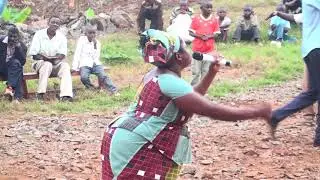 REBA UKUNTU MAMAN LIONEL AKATA UMUZIKI ARI KUBWIRIZA