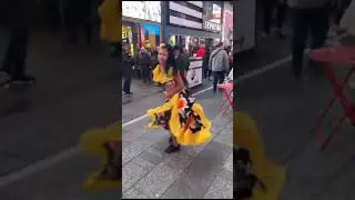 Danse r&eacute;unionnaise &agrave; New-York #974 #iledelareunion #newyork #timessquare #sega #maloya #danseuse